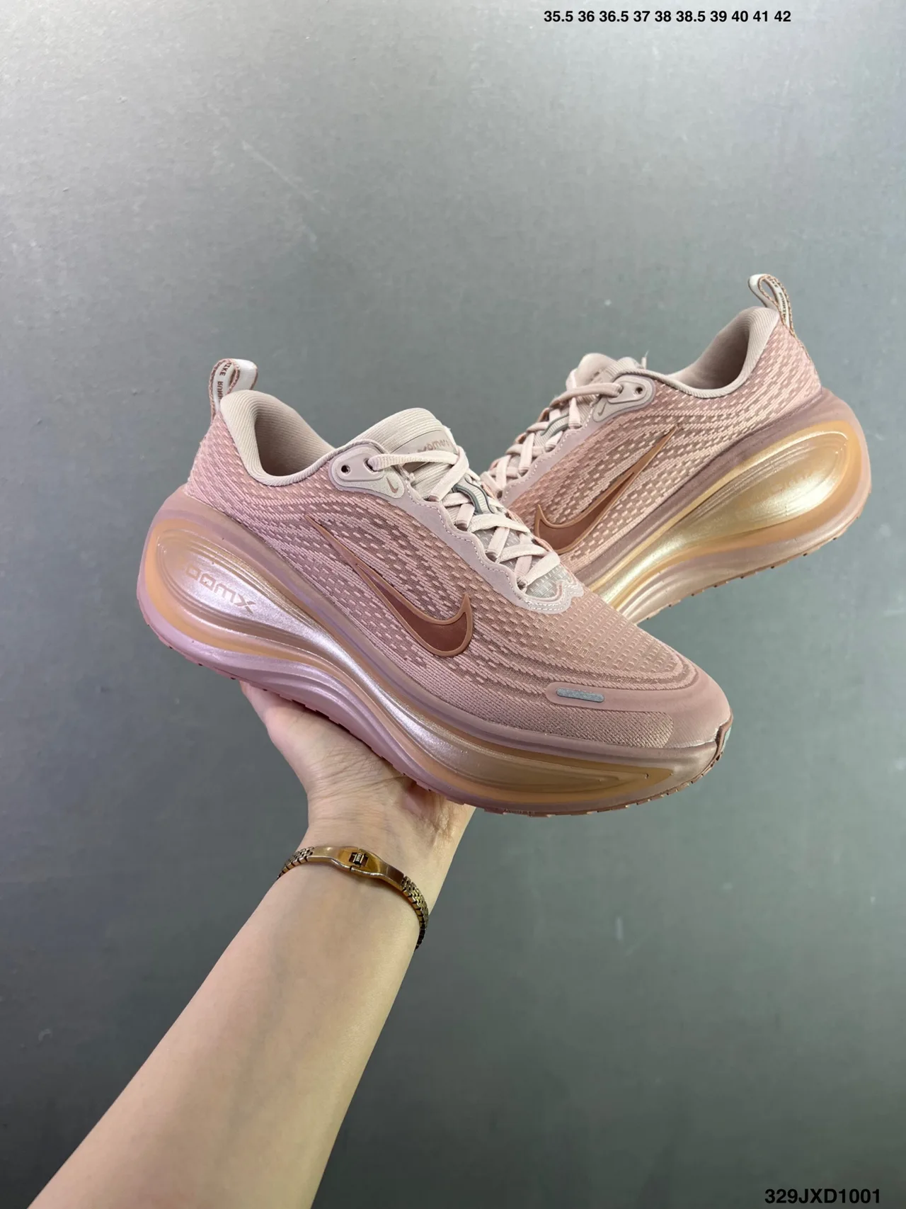 Nike Air-cushion sneakers in Pink & Cream & Green & White & Grey · view 4
