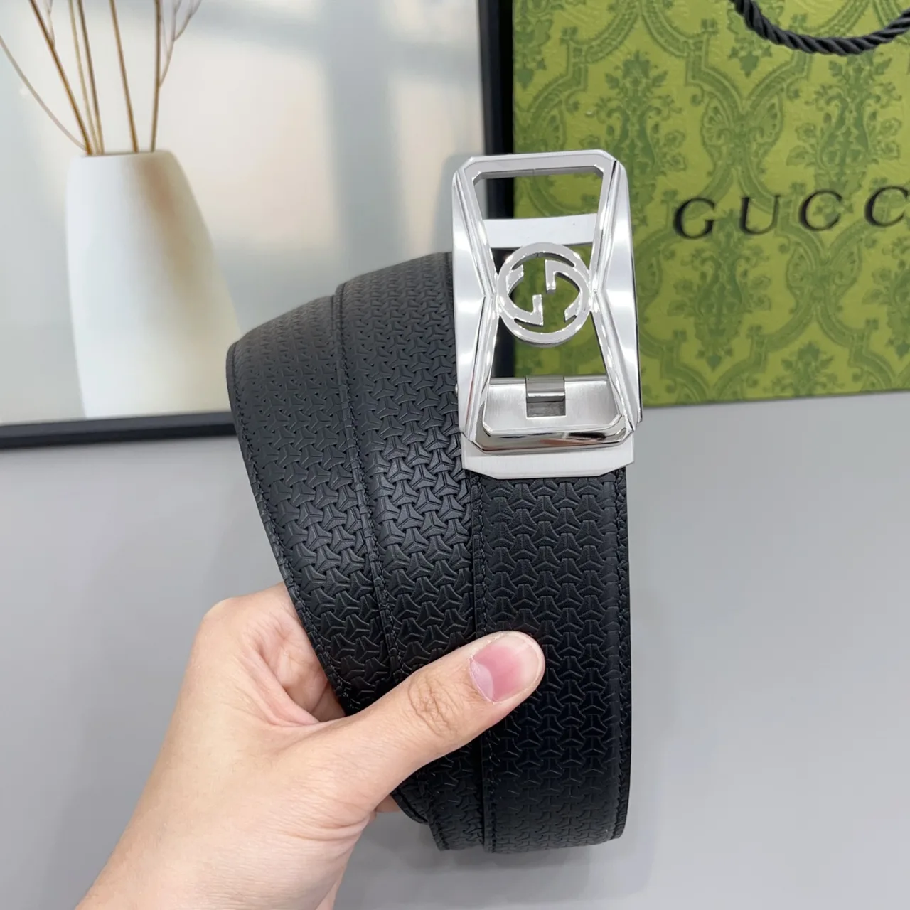 Gucci Glossy Belt in Black · view 4