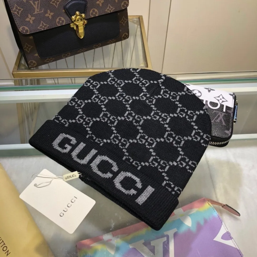 Gucci Beanie in Black & Beige & Pink & Brown · view 7