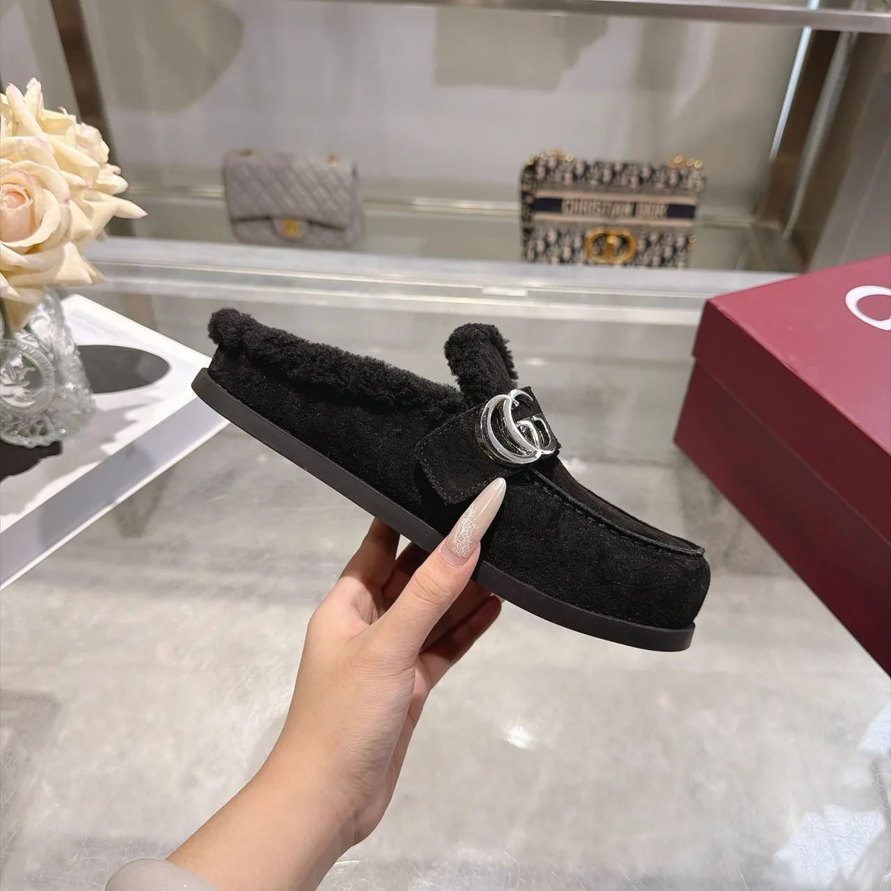 Gucci Cowhide Wool Suede-Look Slippers in Black · view 8
