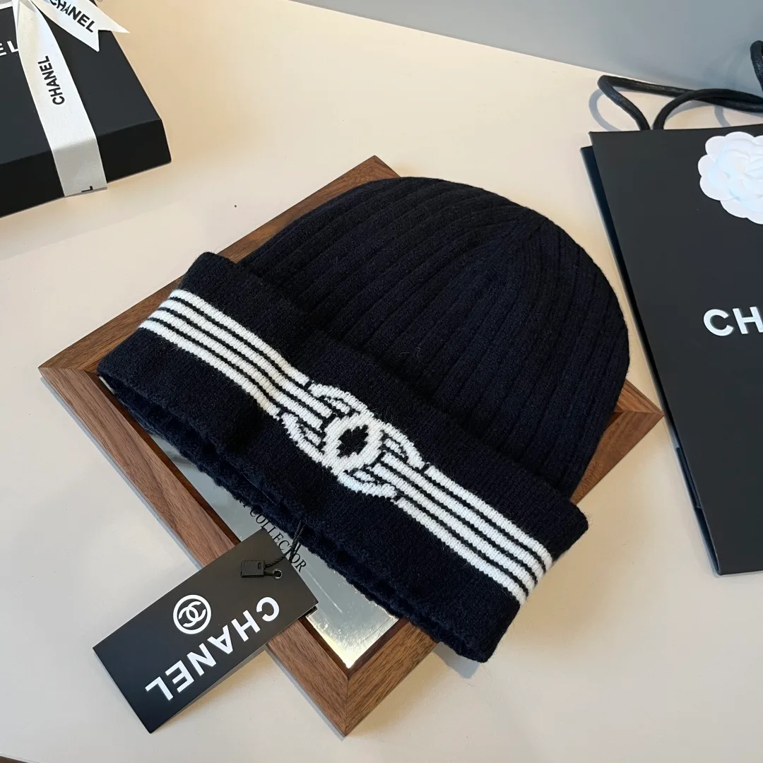 Chanel Striped CC knit beanie in Black & White · view 4