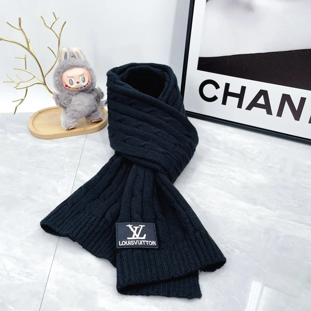 Louis Vuitton Wool Beanie and Scarf Set in Black · view 8