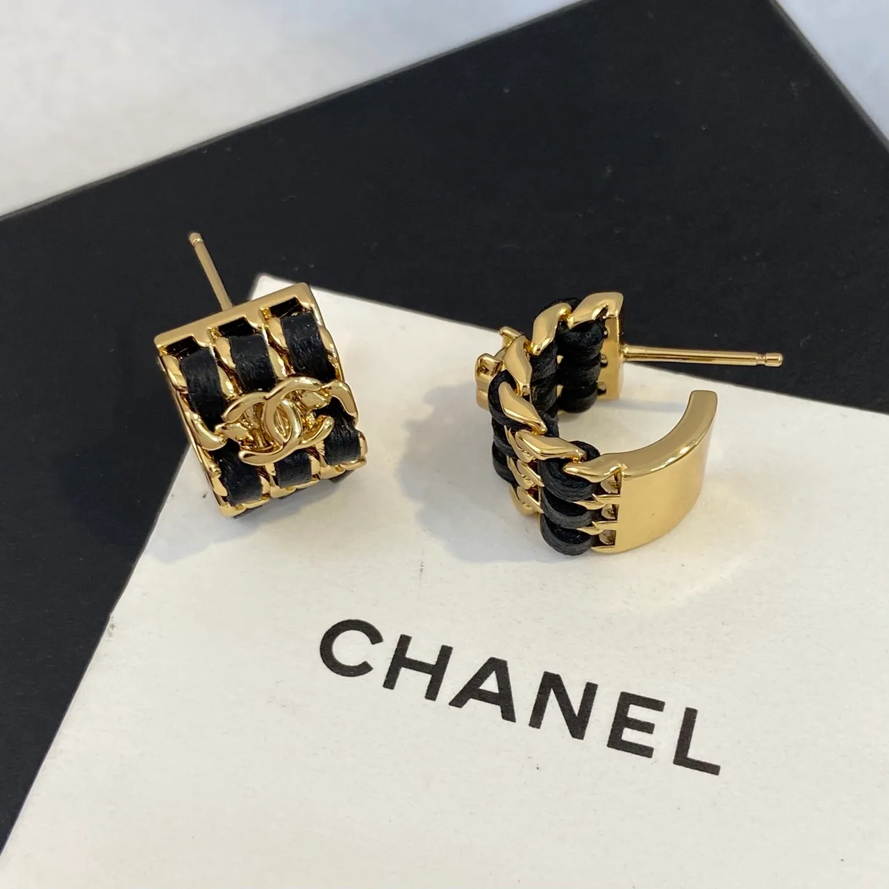 Chanel Sheepskin Glossy Earrings in Gold · view 5