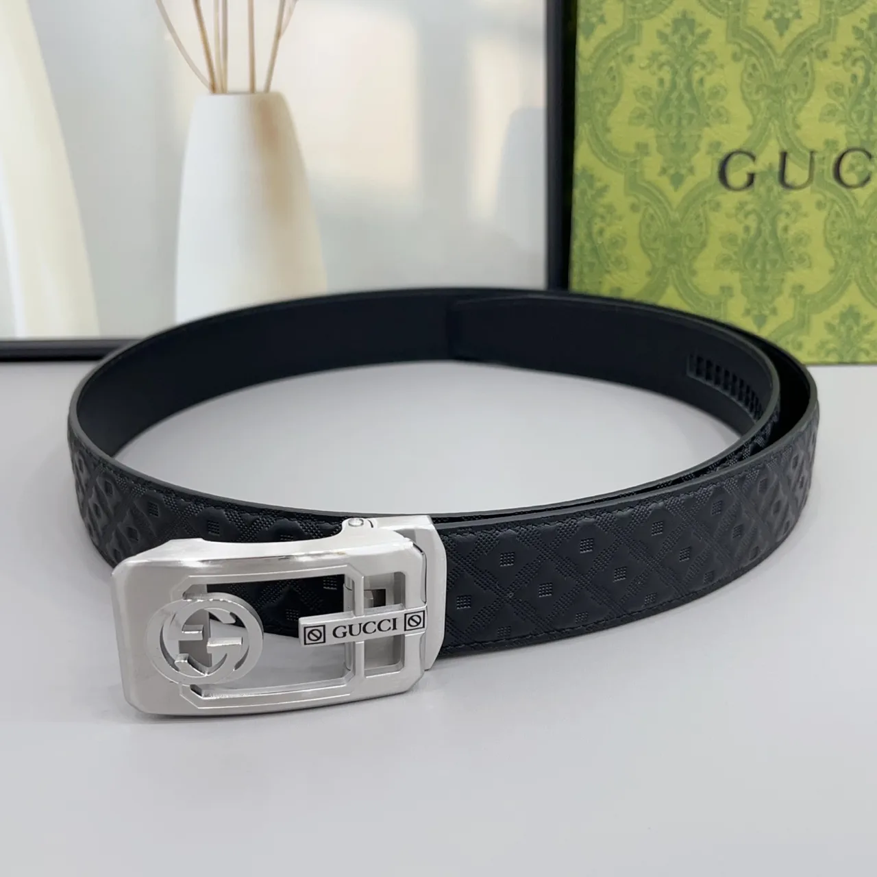 Gucci Glossy Belt in Black · view 1