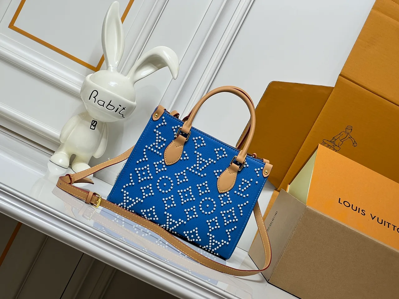 Louis Vuitton Cowhide OnTheGo Tote in Blue · view 4