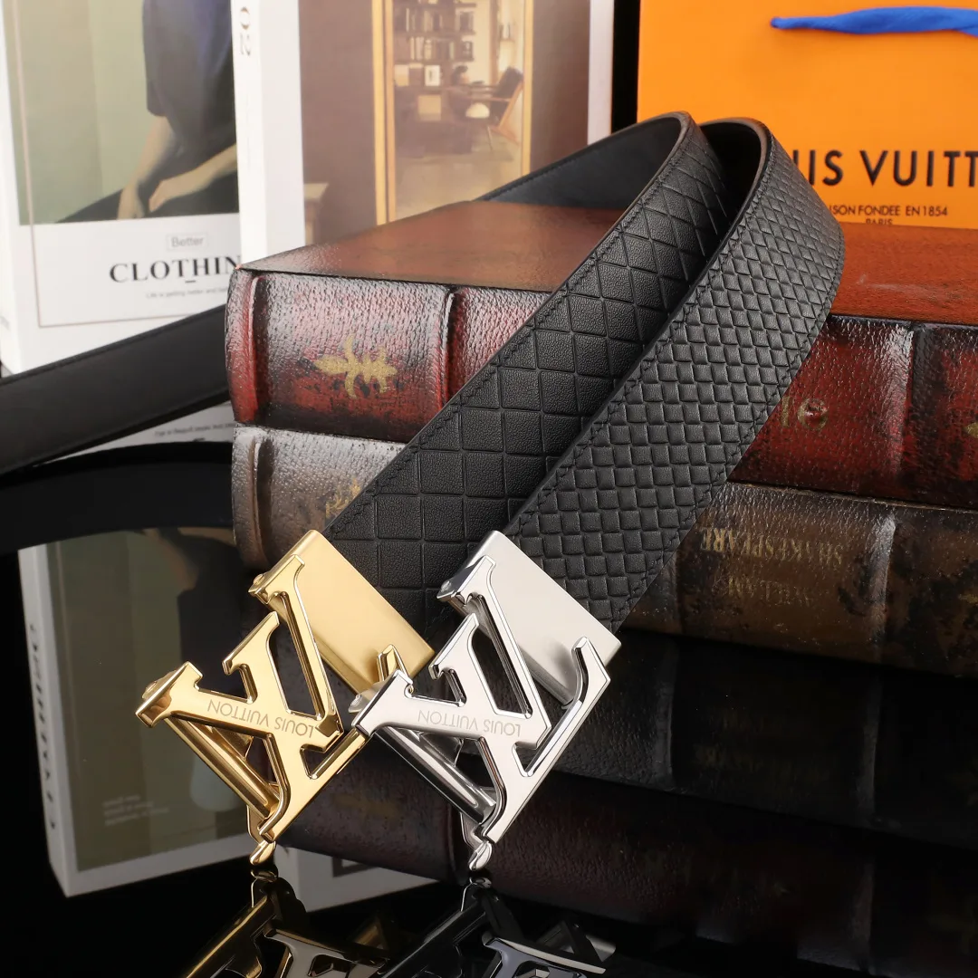 Louis Vuitton Textured automatic LV buckle belt in Black · view 8