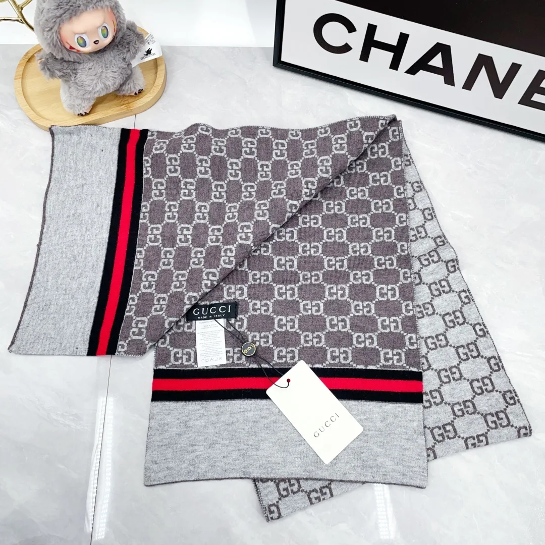 Gucci Cashmere Hat and Scarf Set in Grey · view 5