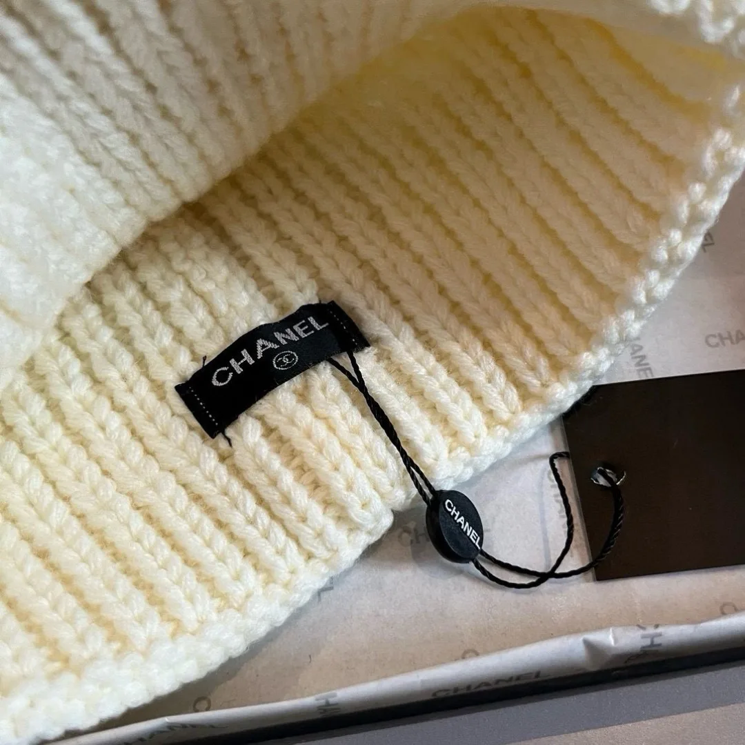 Chanel Beanie in Cream · view 8
