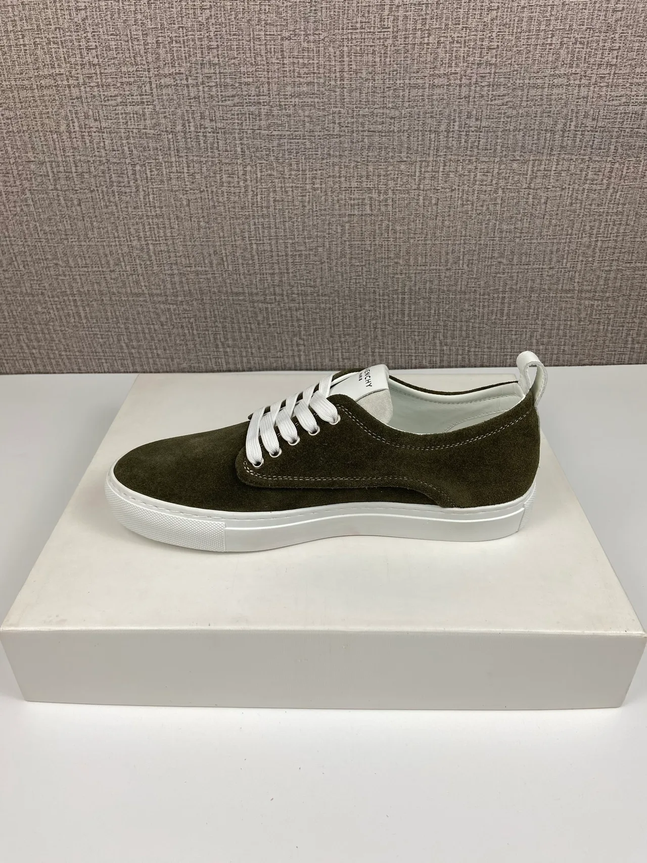 Givenchy Cowhide New City Sneakers in Green · view 8