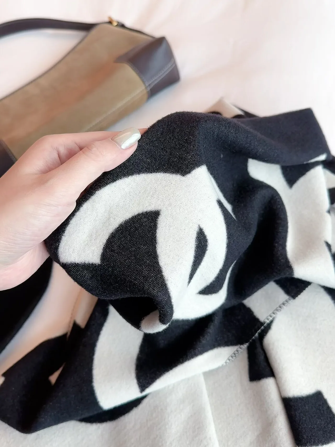Chanel CC Jacquard Scarf in Beige & Black · view 8