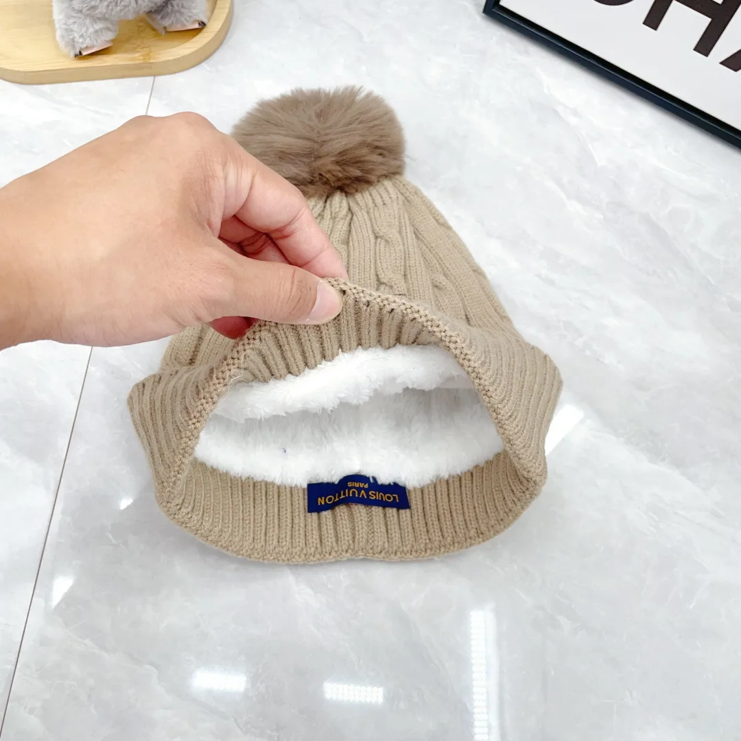 Louis Vuitton Wool Beanie and Scarf Set in Beige · view 8