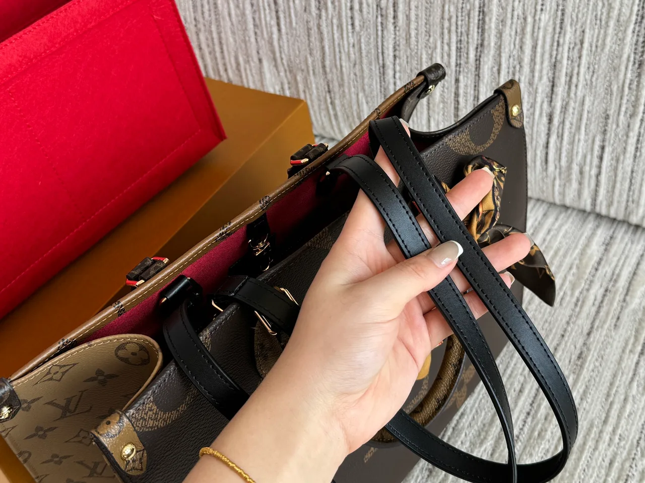 Louis Vuitton Monogram OnTheGo Tote in Brown · view 7