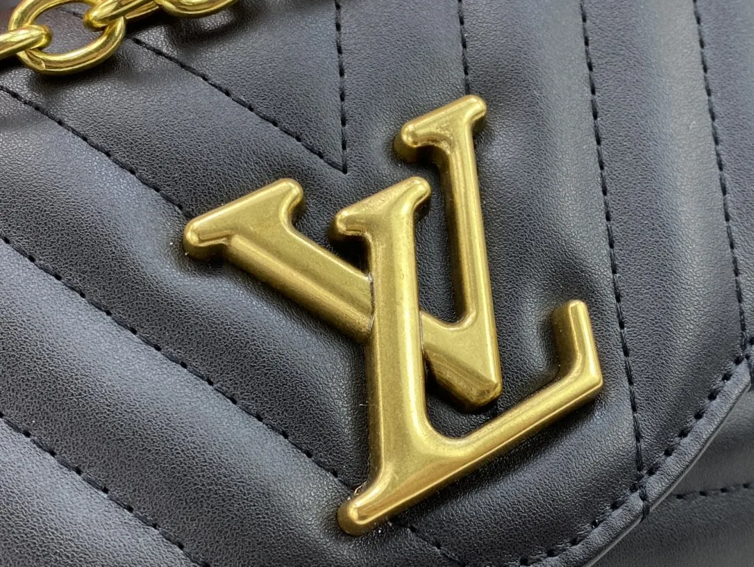 Louis Vuitton Cowhide New Wave Chain Shoulder Bag in Black · view 6