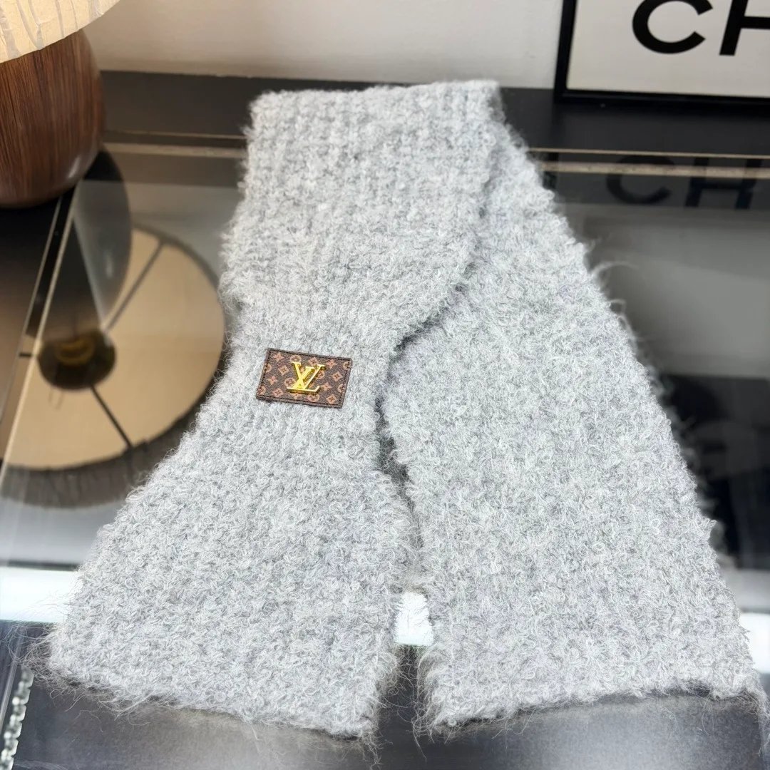 Louis Vuitton Wool Hat Scarf and Gloves Set in Grey · view 3