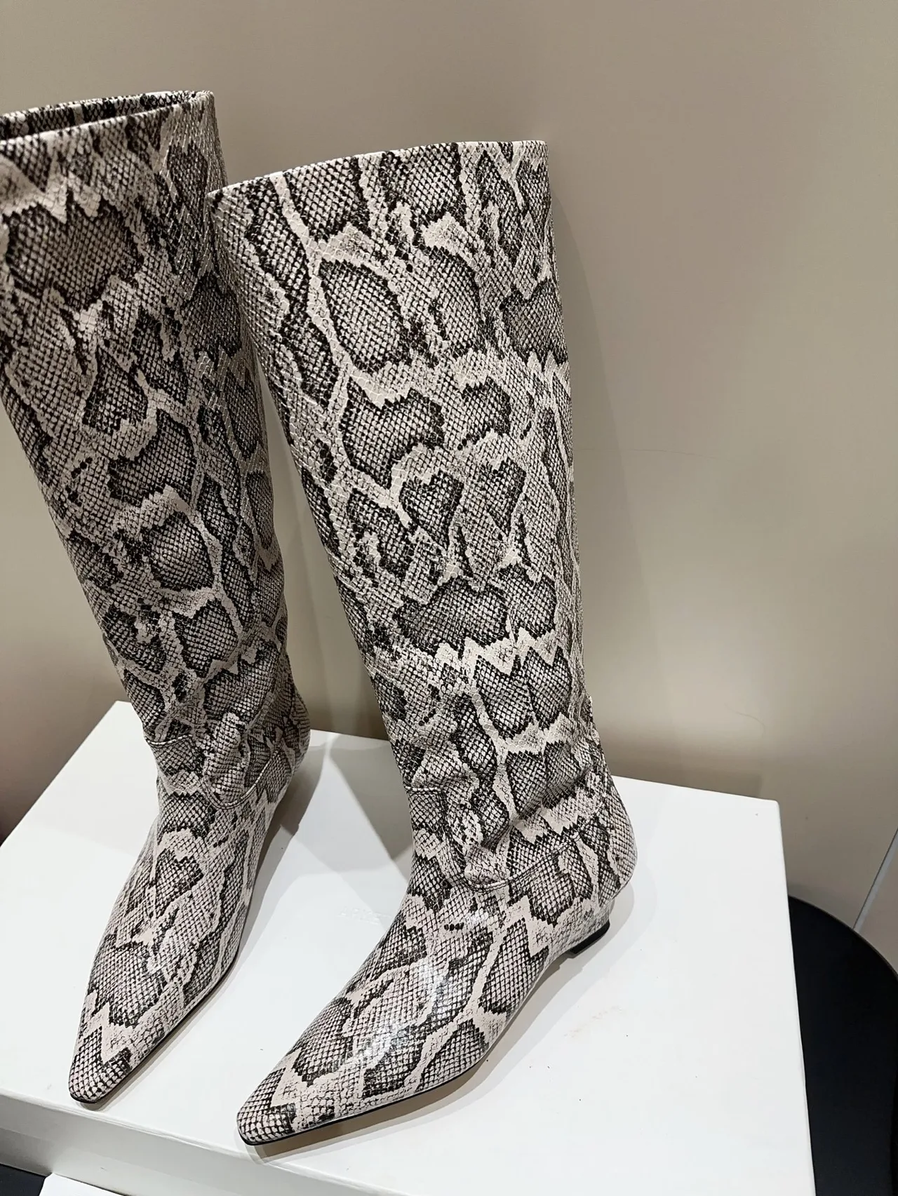 Arket Cowhide Sheepskin Pointed-Toe Knee-High Boots in Grey · view 5