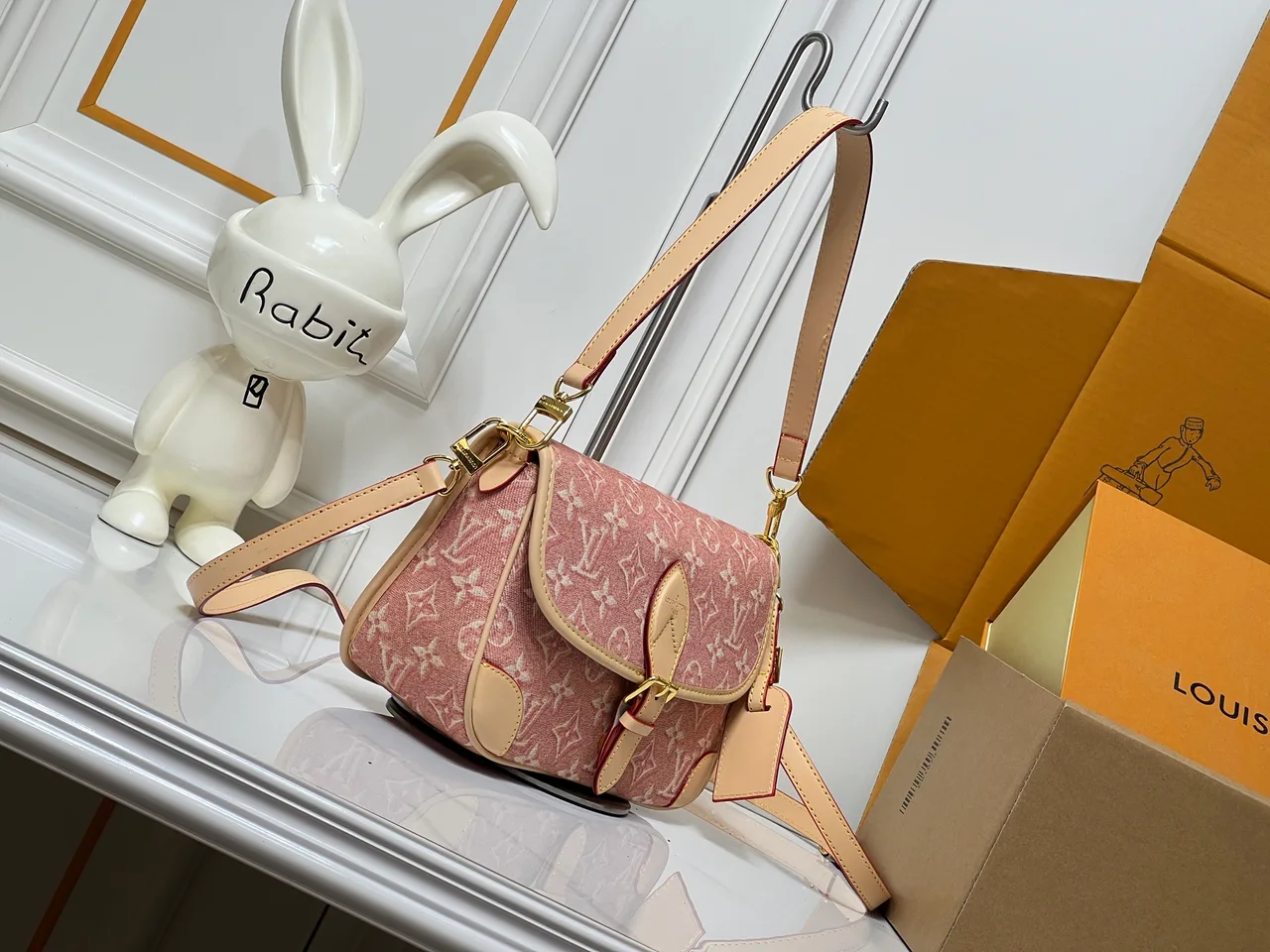 Louis Vuitton Cowhide Canvas Handbag in Pink · view 2