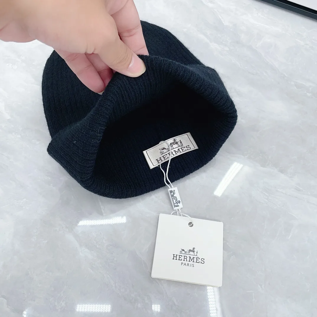 Hermes Wool Ribbed Hat Scarf and Gloves Set in Black · view 8