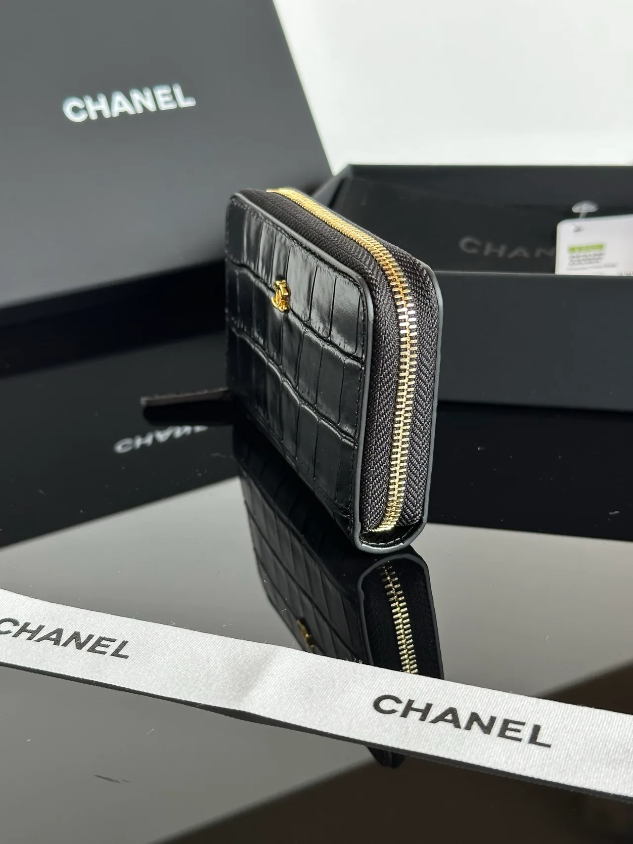 Chanel Glossy Wallet in Black · view 2