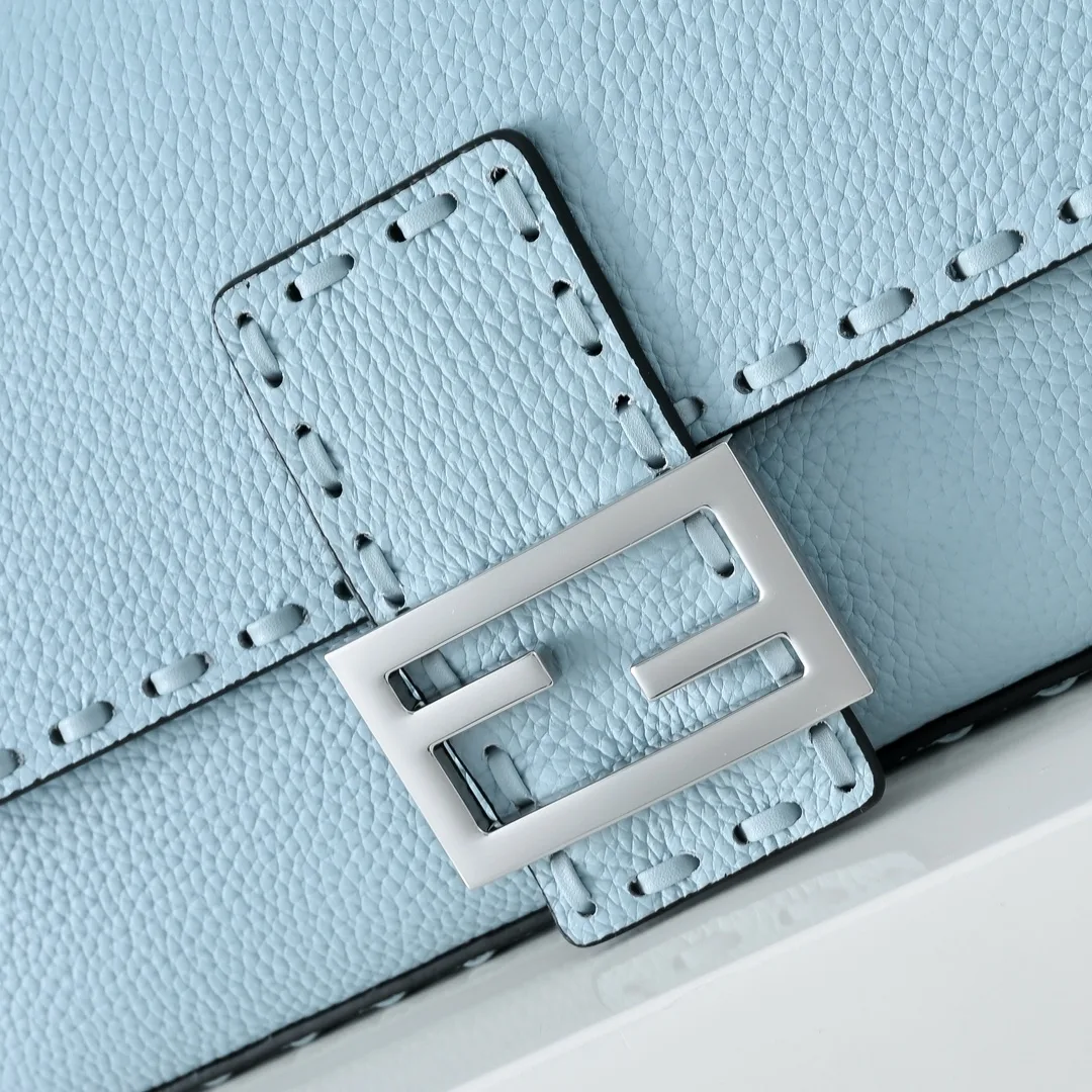 Fendi Baguette Smooth Bag in Blue · view 5
