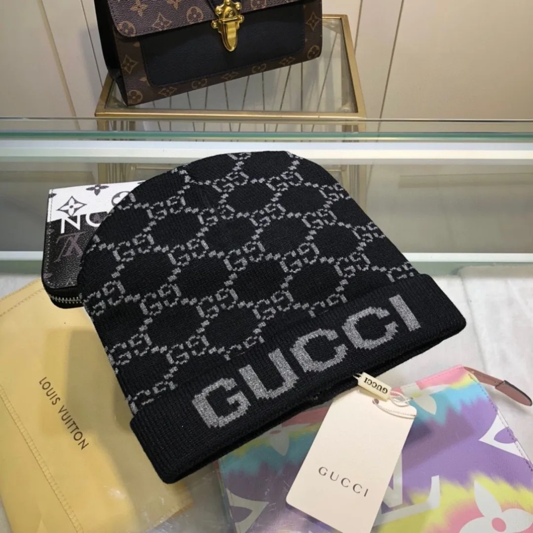 Gucci Beanie in Black & Beige & Pink & Brown · view 6