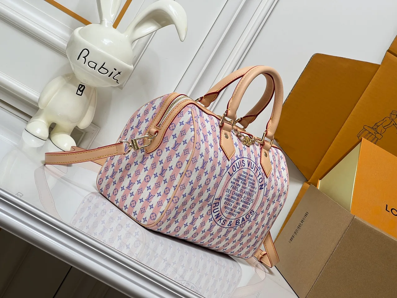 Louis Vuitton Speedy Cowhide Sheepskin Monogram Handbag in Pink · view 2