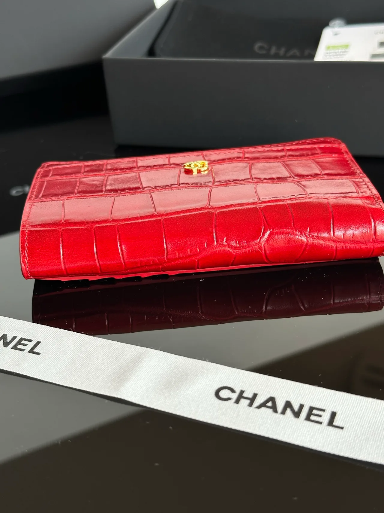 Chanel Glossy Wallet in Red · view 6