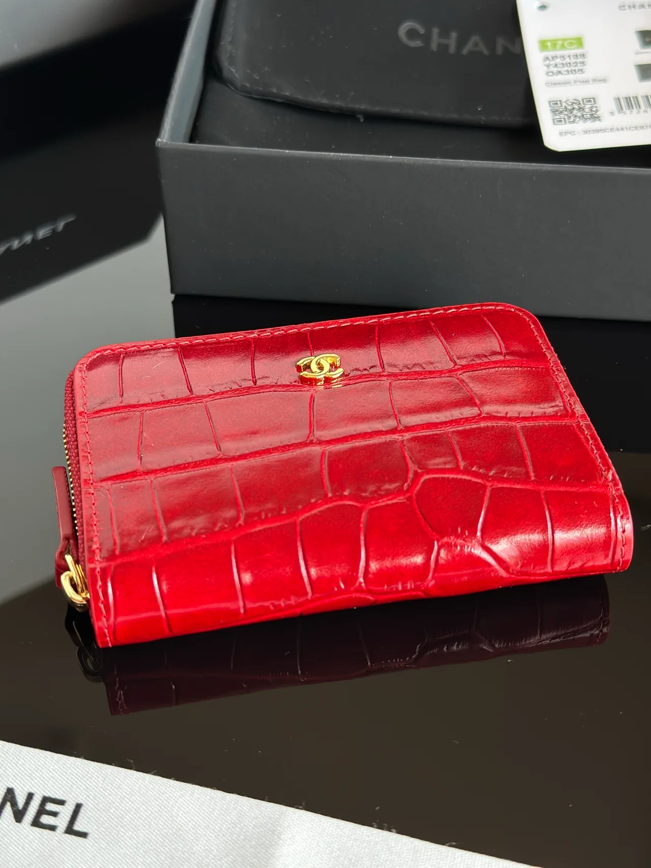Chanel Wallet in Red · view 1
