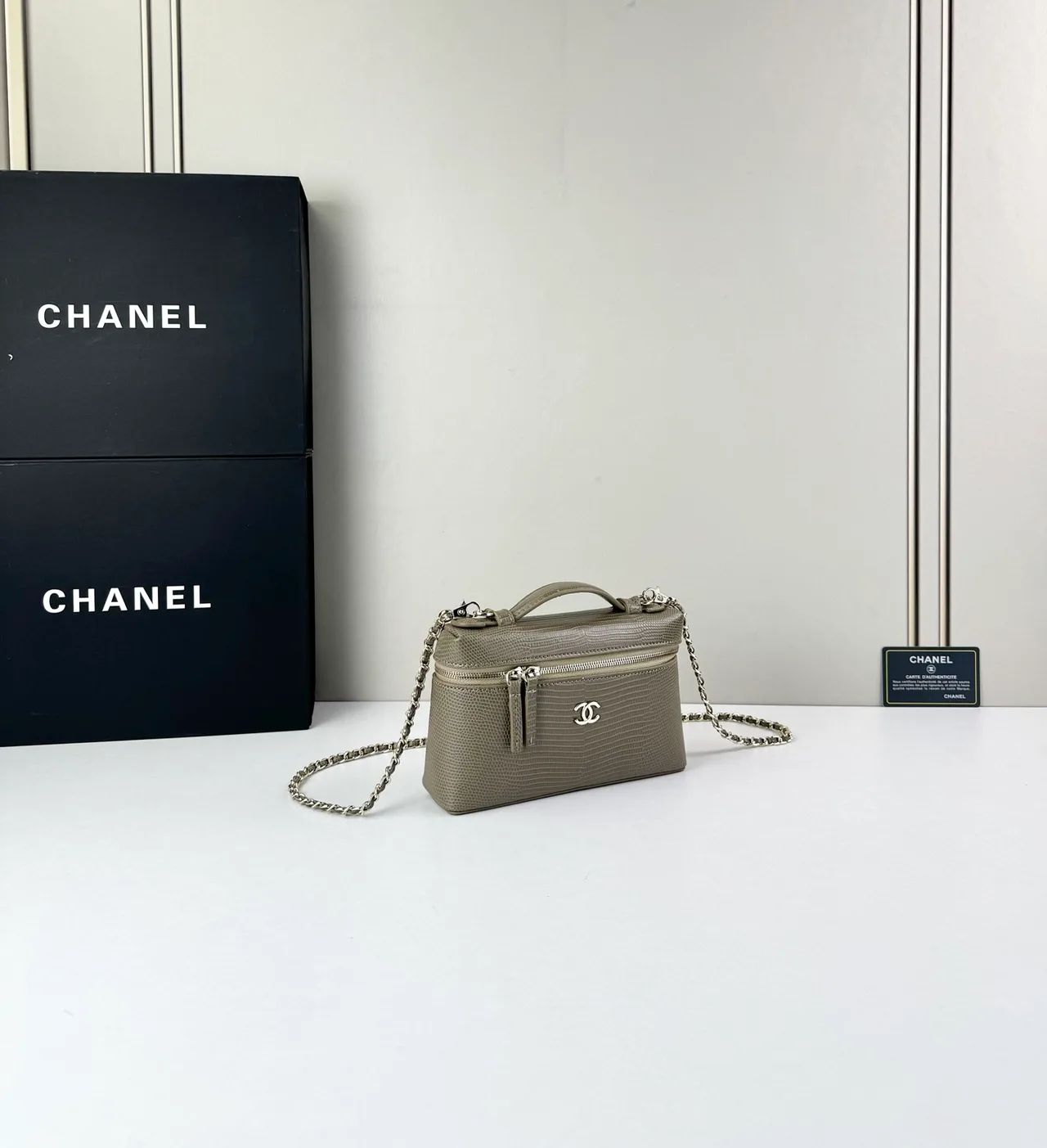 Chanel Cowhide Vanity Bag in Grey · view 3