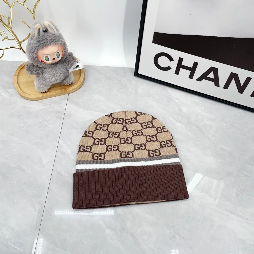 Gucci Cashmere Ribbed Hat and scarf knit set in Beige · view 7