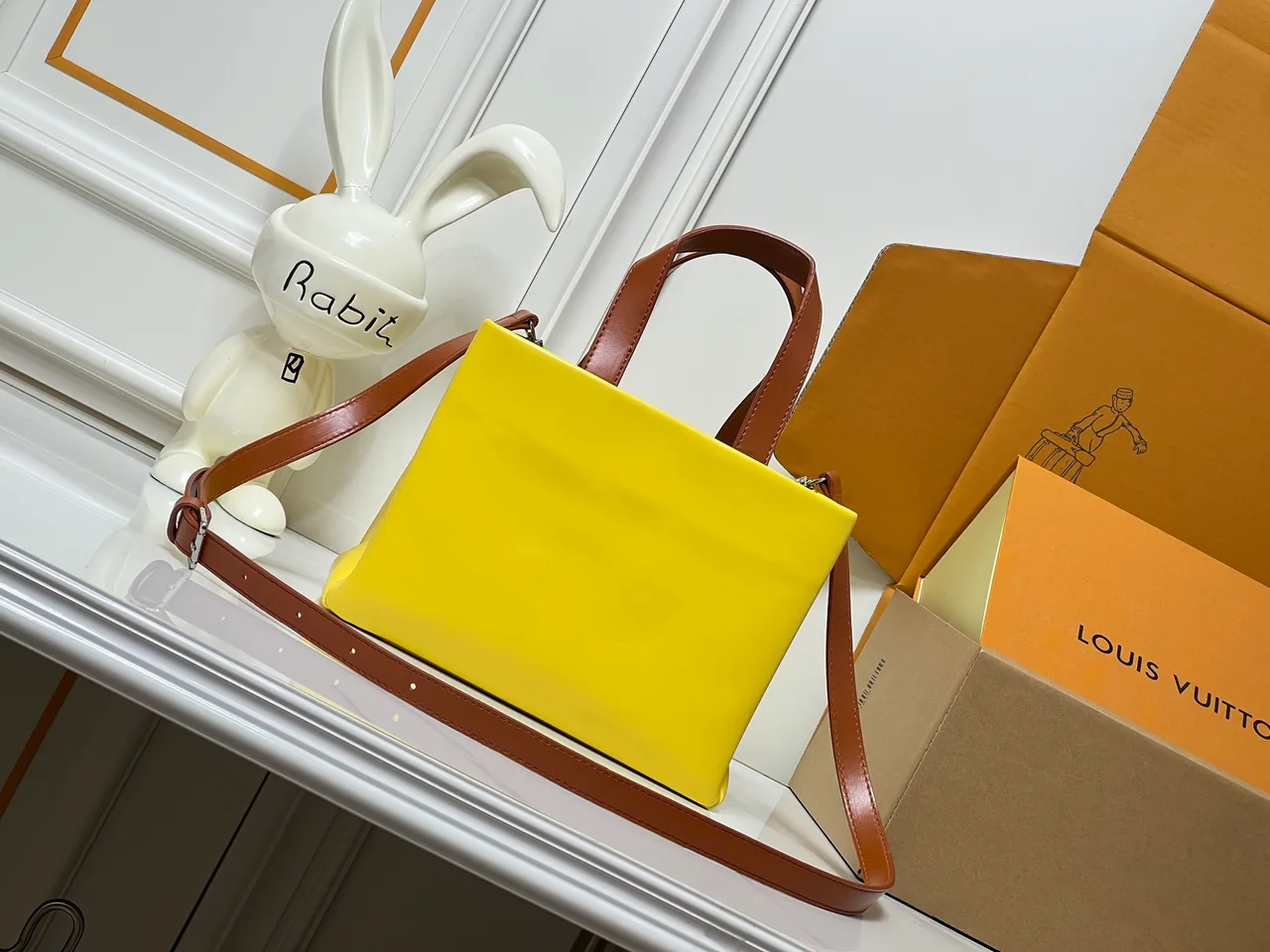 Louis Vuitton Cowhide Glossy Tote in Yellow · view 4