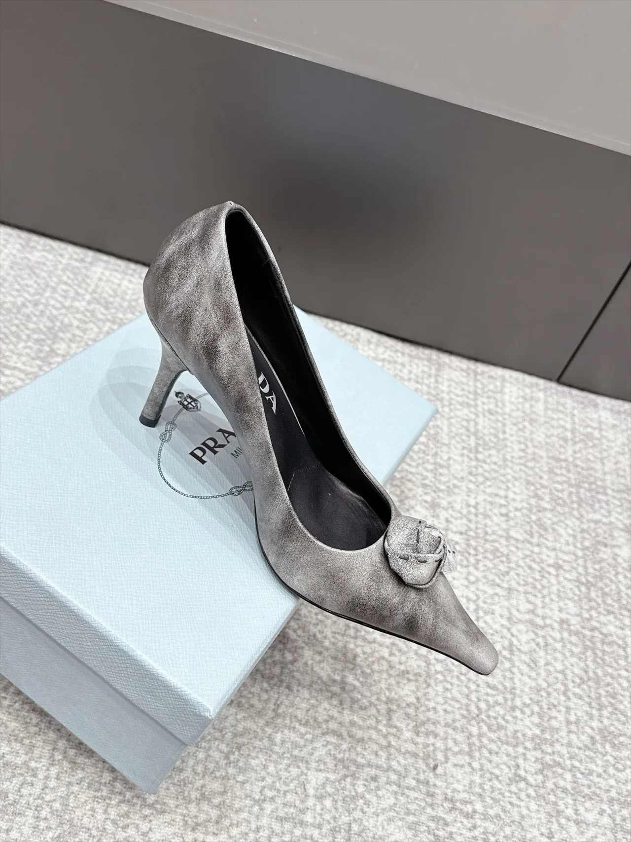 Prada Pumps in Grey · view 5
