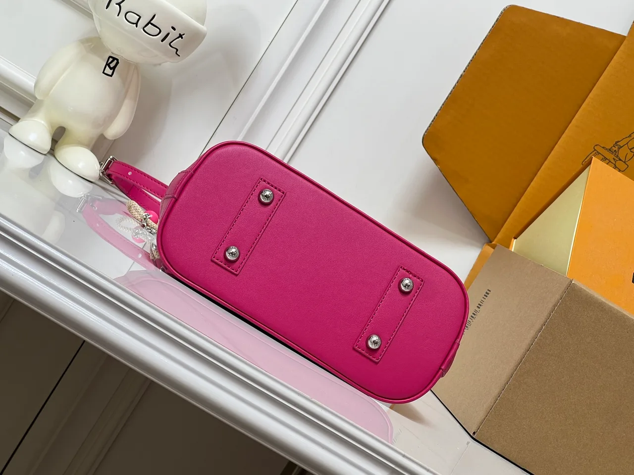 Louis Vuitton Leather Glossy Handbag in Pink · view 7