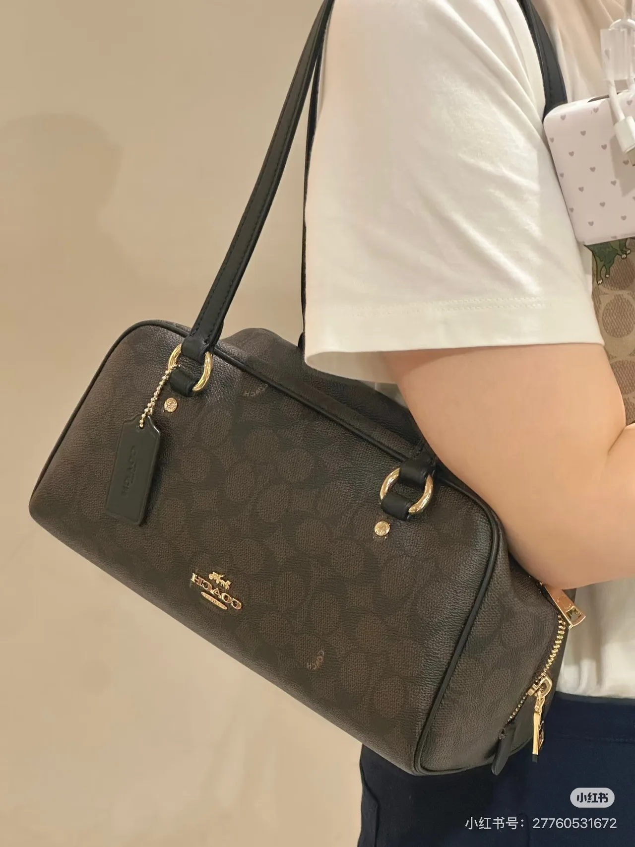Coach Sydney bowling shoulder bag in Brown / Tan · view 4