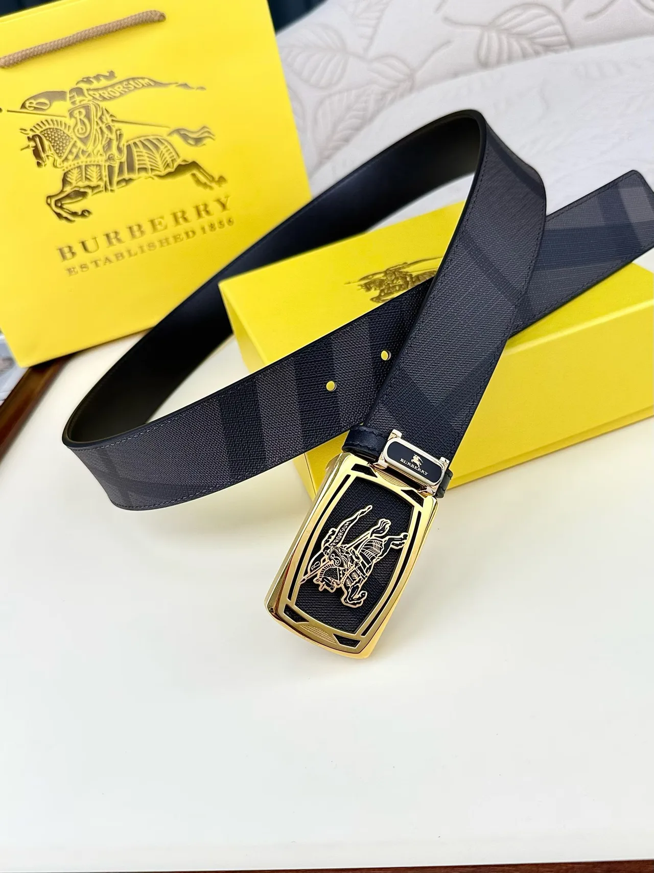 Burberry Rectangular buckle belt in Black · view 6