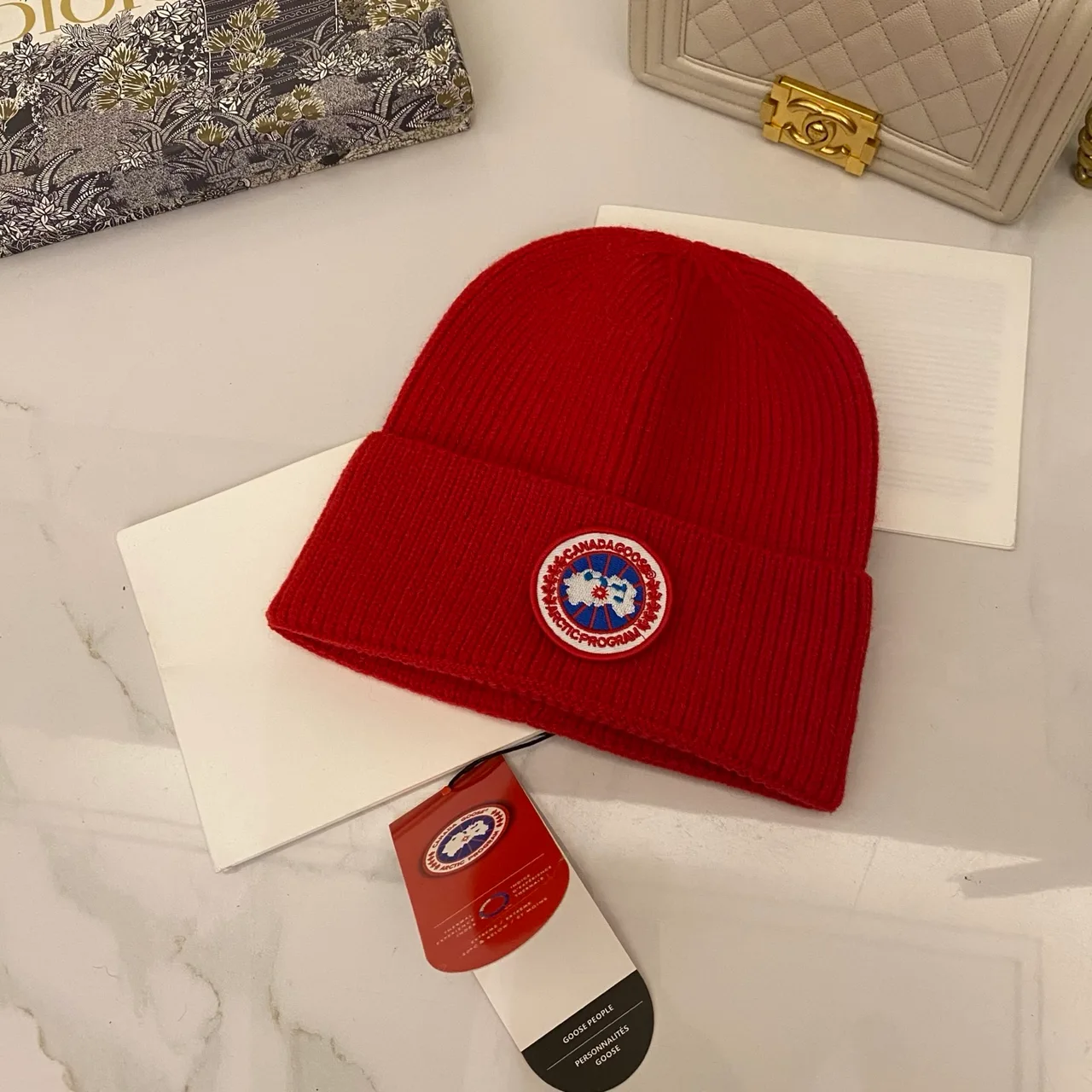Canada Goose Ribbed beanie in Blue & White & Red & Grey & Black & Cream & Pink & Yellow & Orange & Brown · view 3