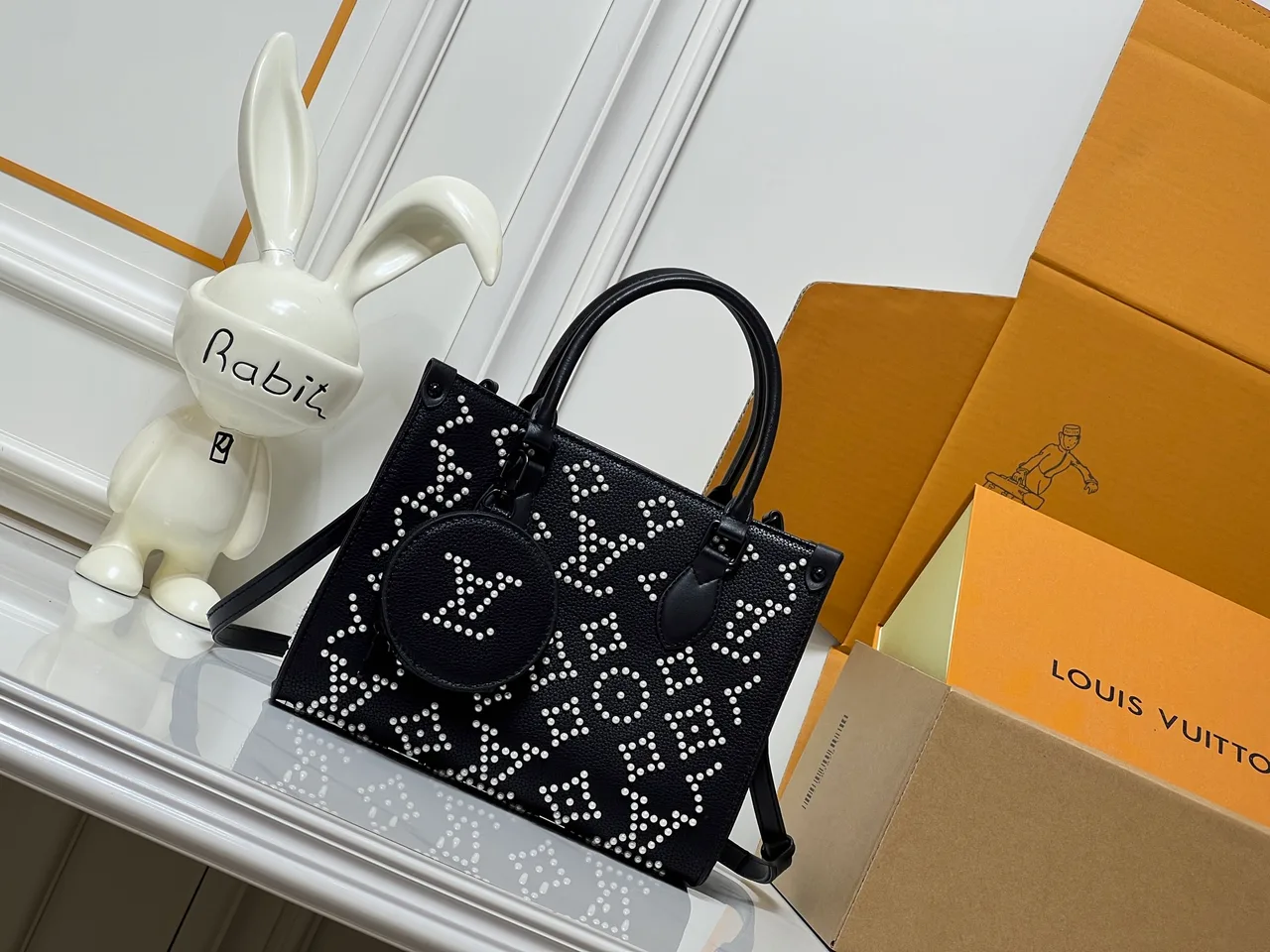 Louis Vuitton Cowhide OnTheGo Tote in Black · view 2