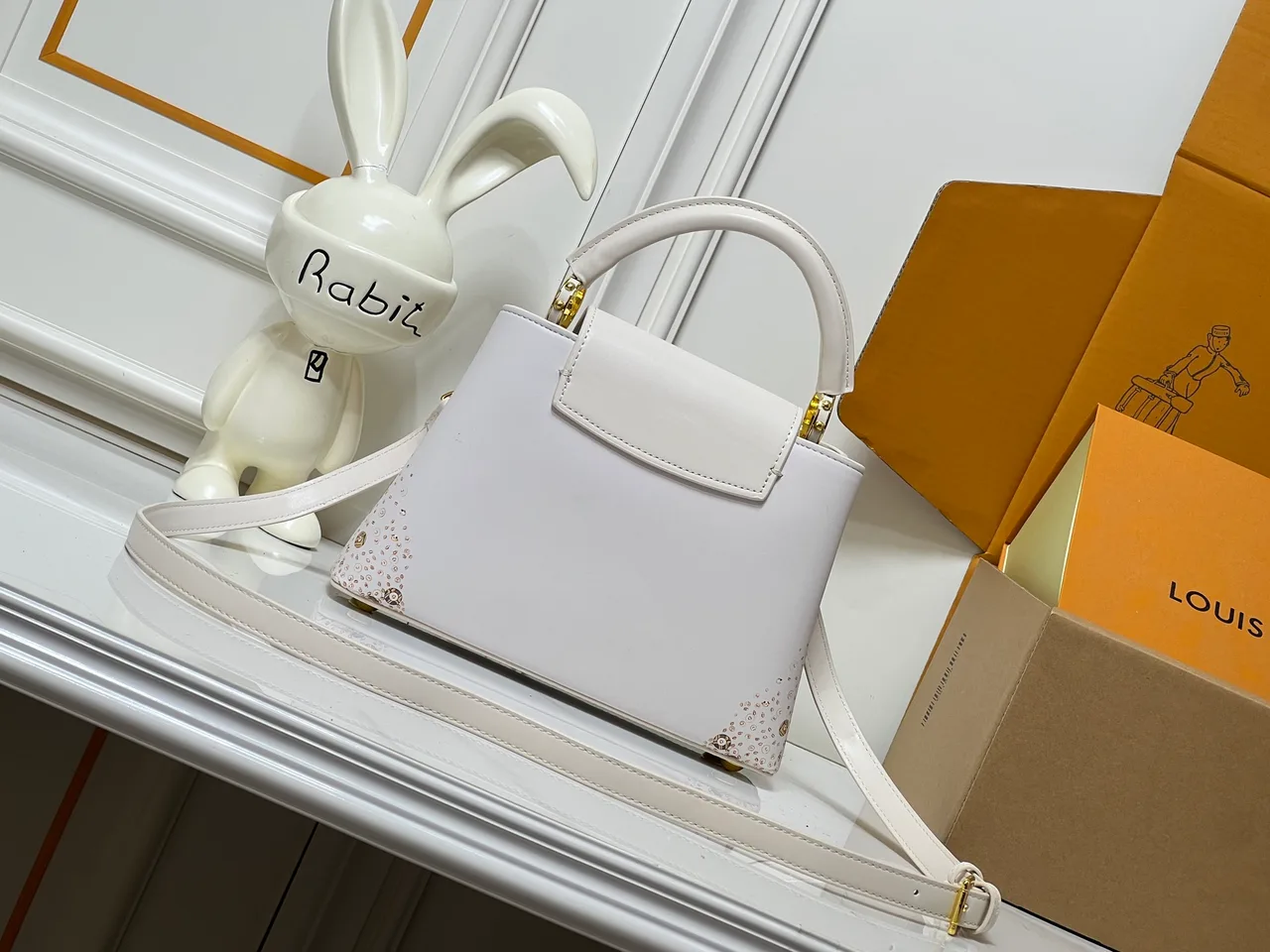 Louis Vuitton Cowhide Handbag in White · view 4