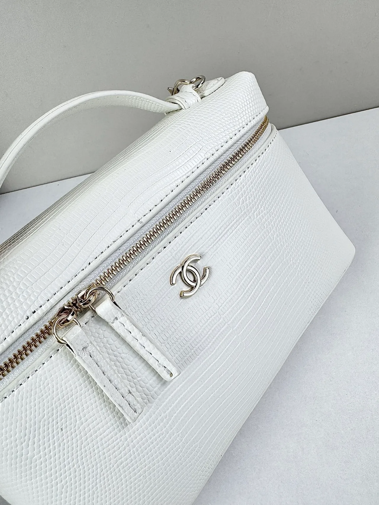 Chanel Cowhide Glossy Crossbody Bag in White · view 6