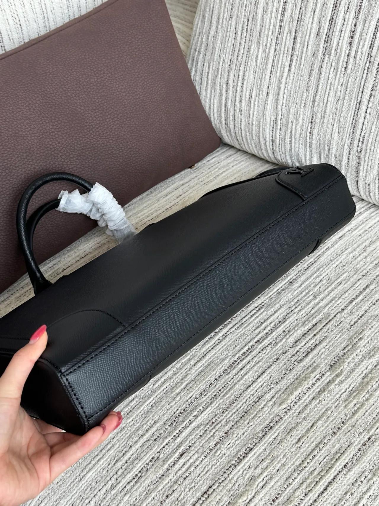 Louis Vuitton Cowhide Smooth Handbag in Black · view 7