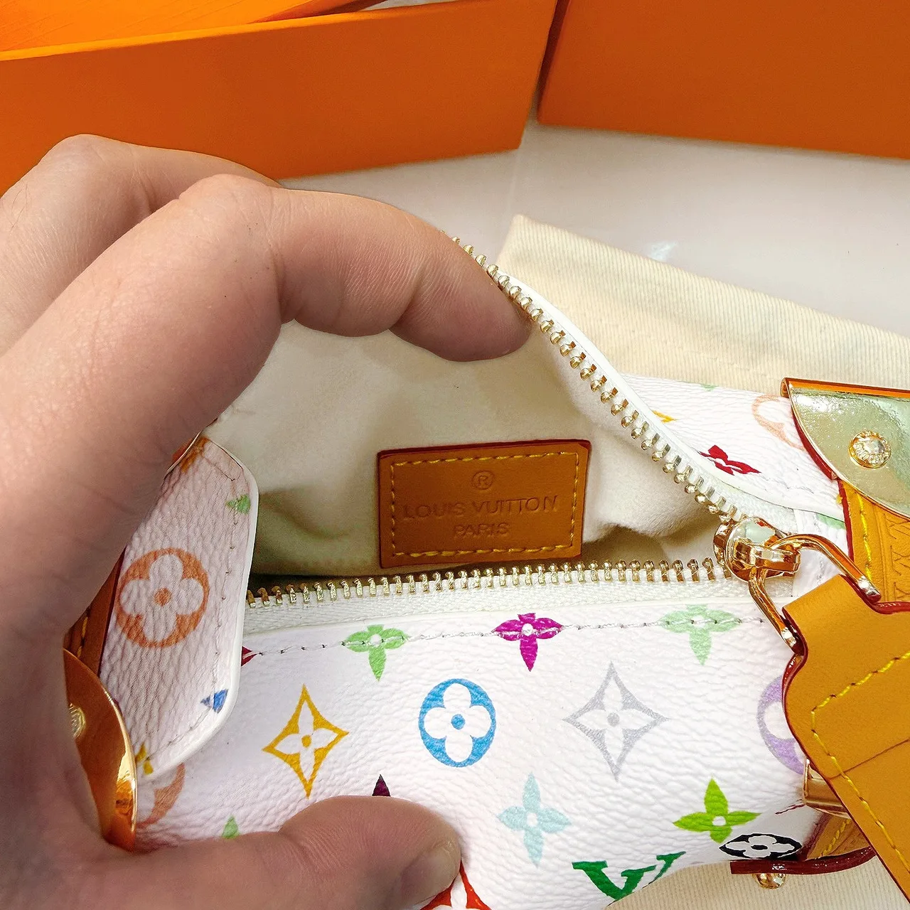 Louis Vuitton Box Bag in White / Brown · view 4