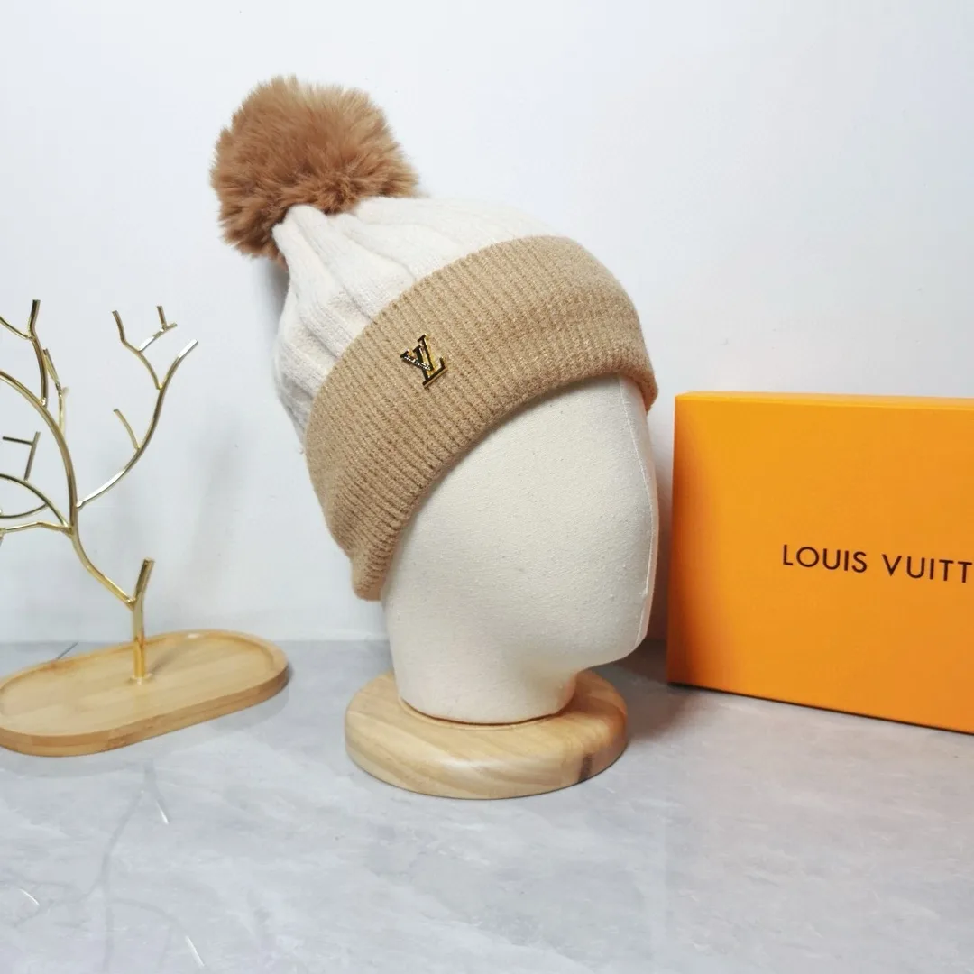 Louis Vuitton Beanie in White · view 2