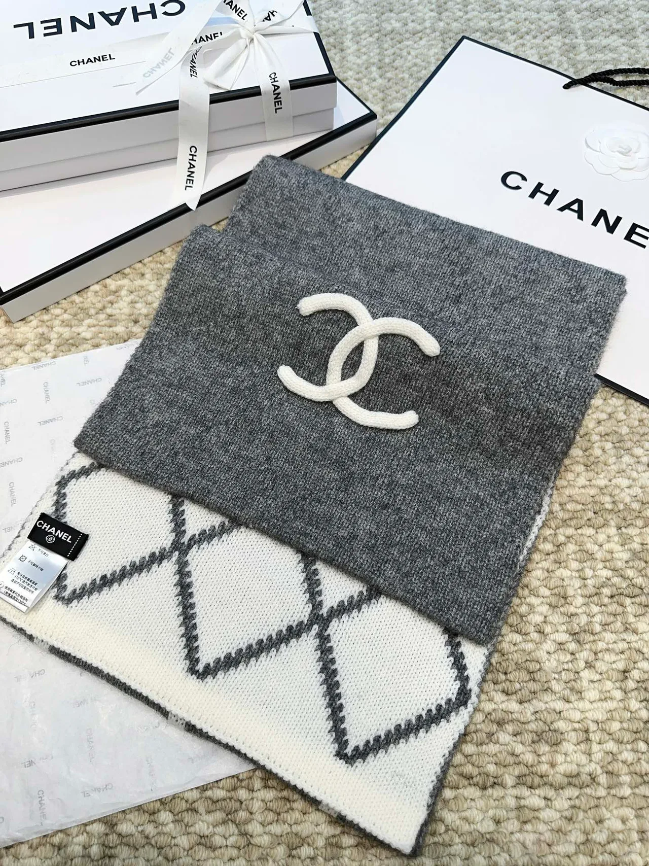 Chanel 54% Cashmere 31% Wool 15% Silk Smooth Scarf in Grey · view 3