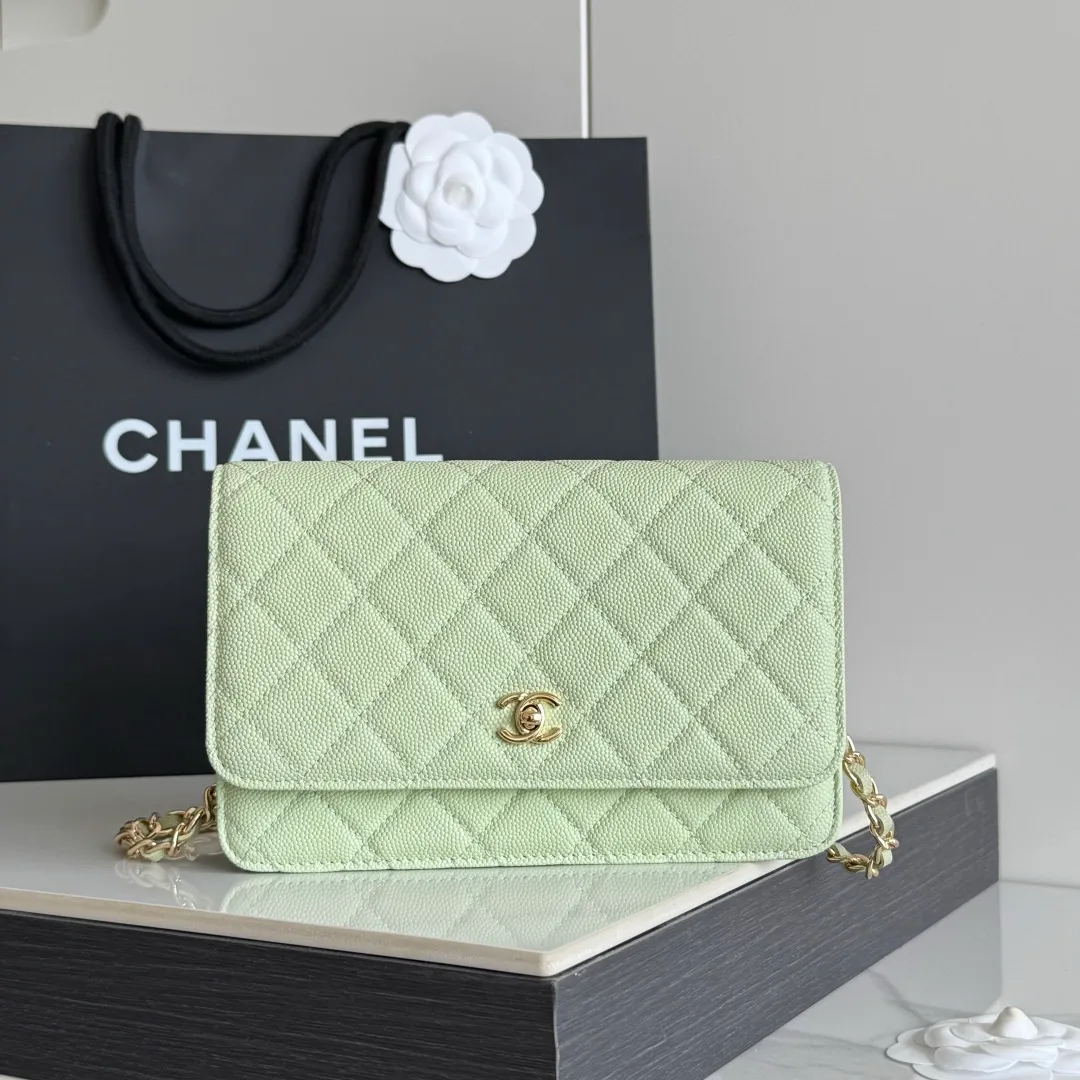 Chanel Calfskin Quilted Clutch in Green · view 2