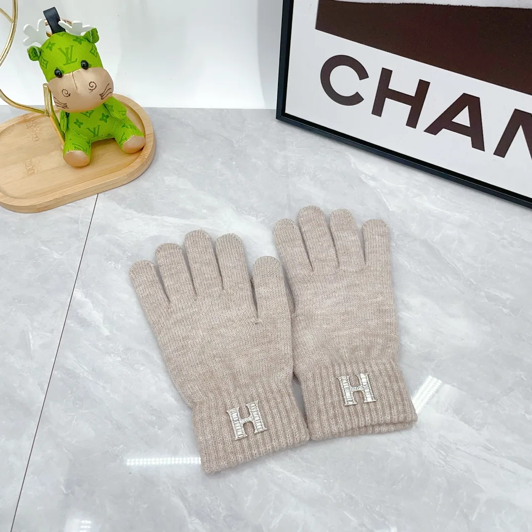 Hermes Wool Ribbed Hat Scarf and Gloves Set in Beige · view 5