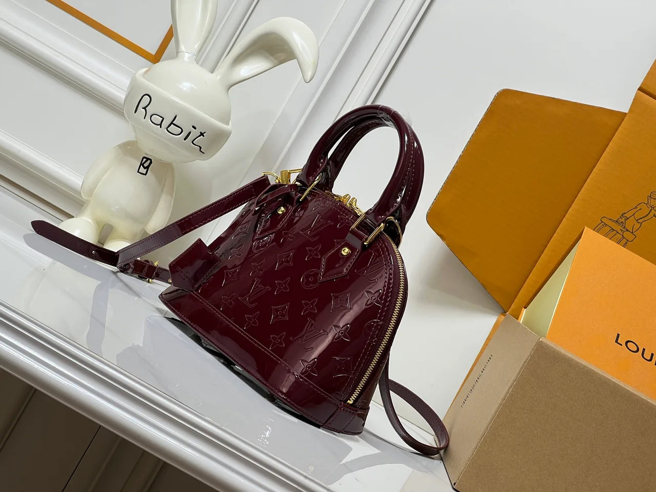 Louis Vuitton Leather Glossy Handbag in Burgundy · view 3