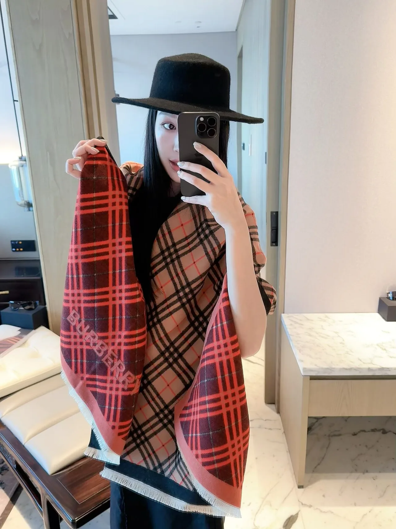 Burberry Reversible checked scarf in Orange & Pink · view 4
