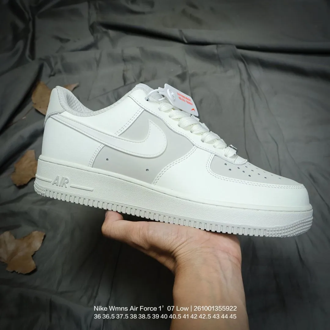Nike Low-Top Sneakers in White · view 2