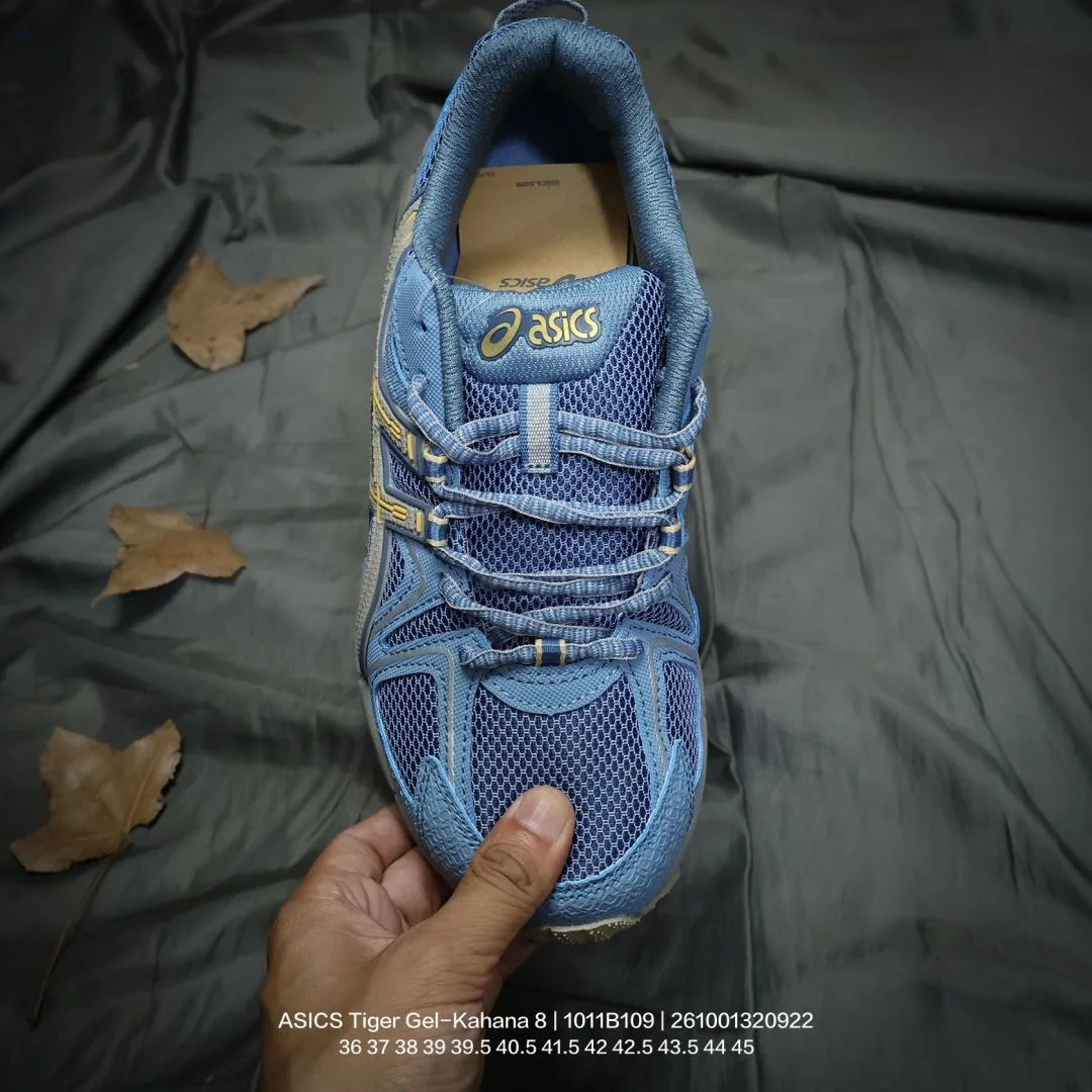 ASICS Sneakers in Blue · view 2