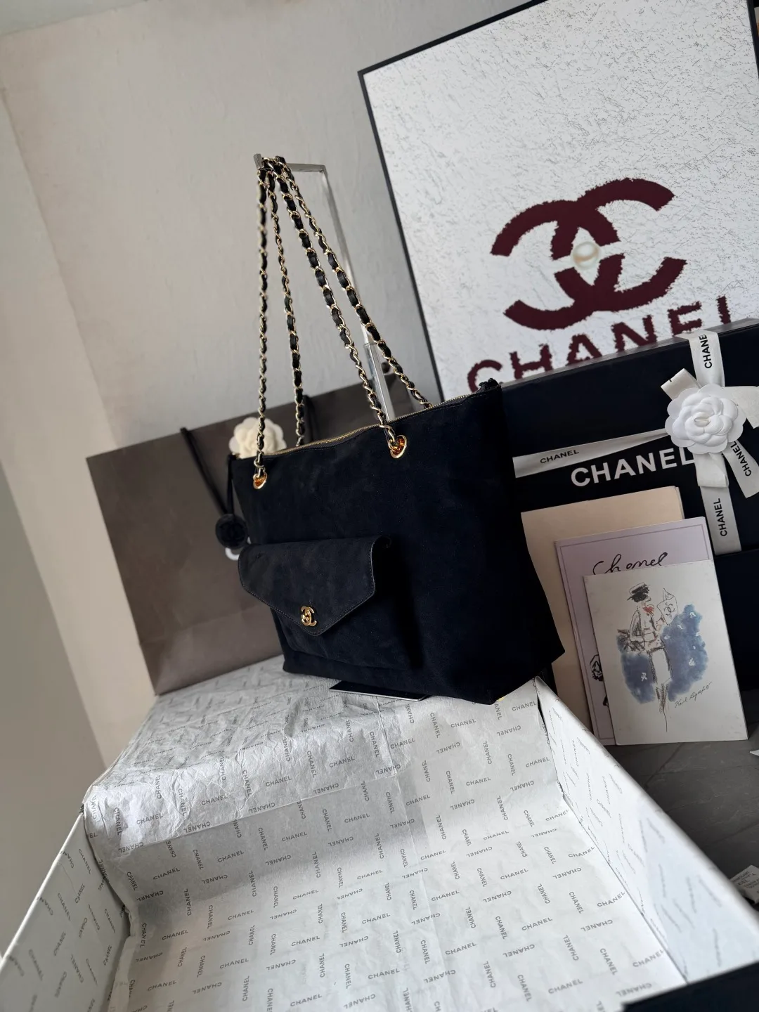 Chanel Leather Glossy Tote in Black · view 3