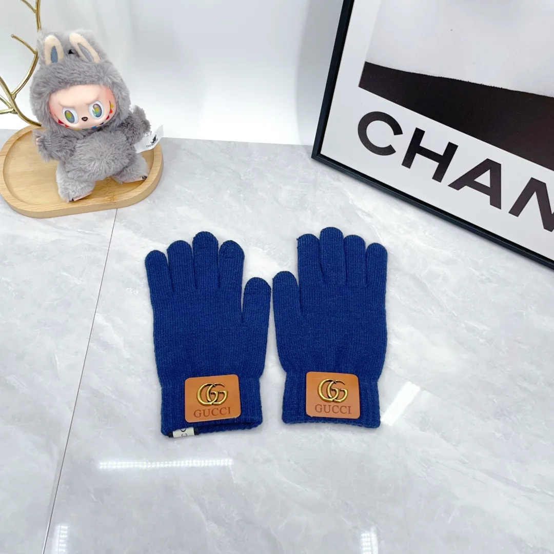 Gucci Wool Hat Scarf and Gloves Set in Blue · view 4